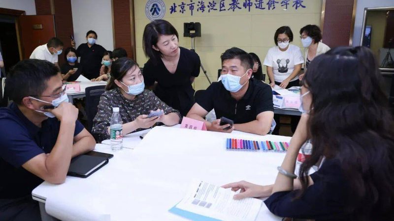 以下是一些电工培训教材推荐：